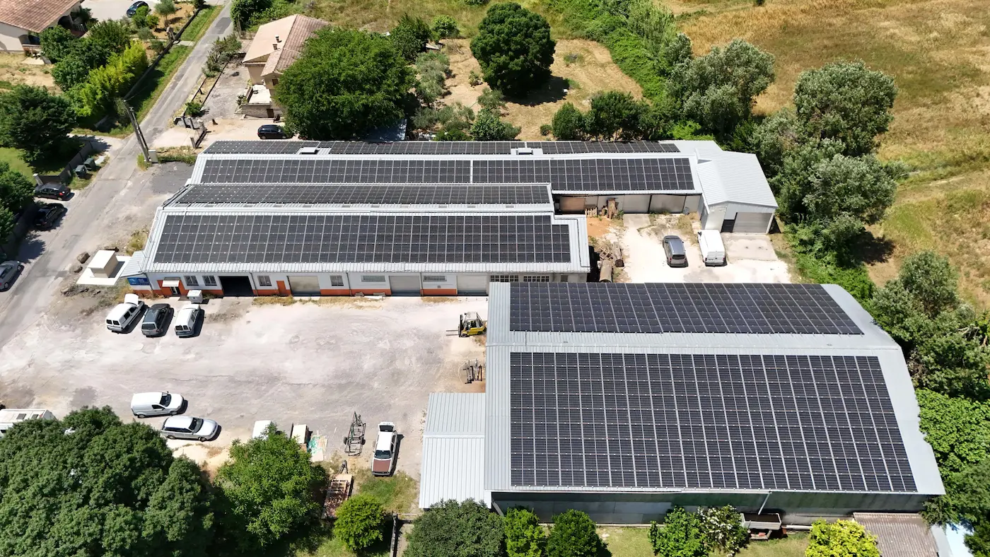 Rénovation toiture solaire sur complexe artisanal à Bagard, Gard — Phénix Solar